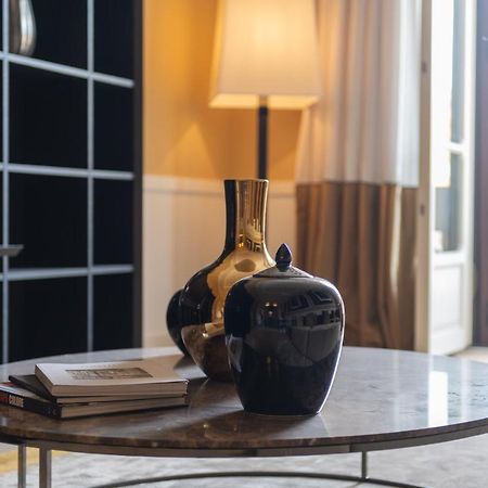 Palazzo Nana Suites & Apartments Наполи Екстериор снимка