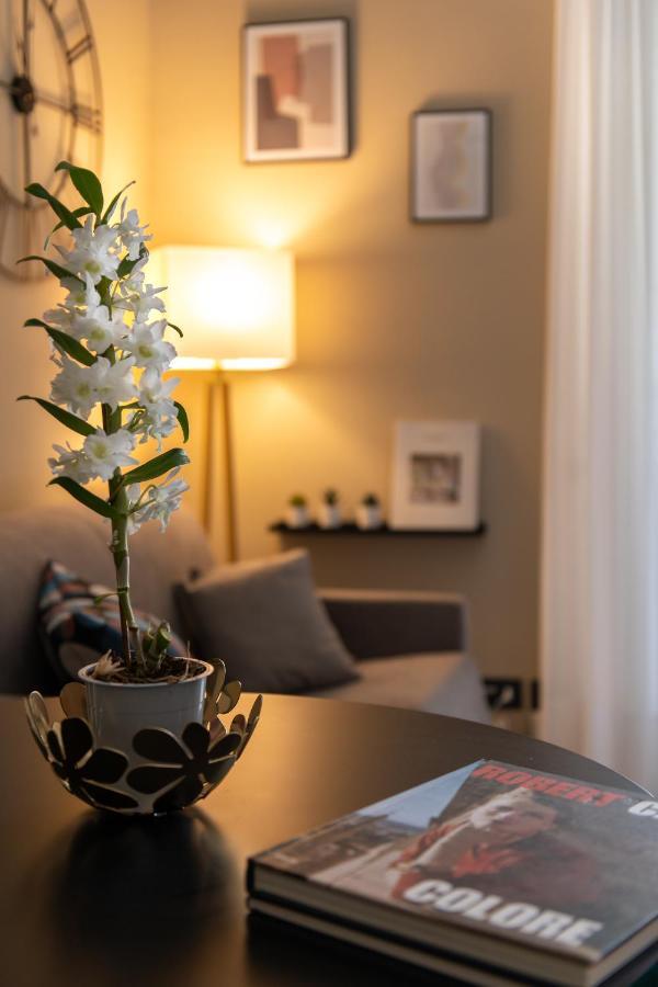 Palazzo Nana Suites & Apartments Наполи Екстериор снимка