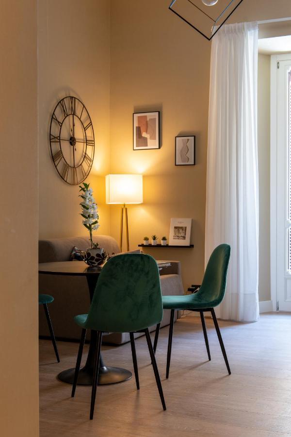 Palazzo Nana Suites & Apartments Наполи Екстериор снимка