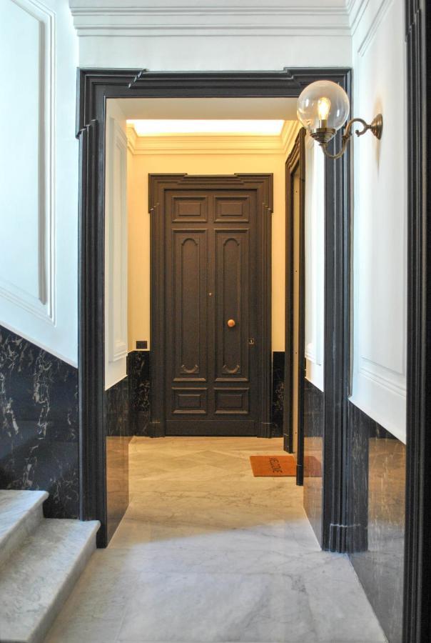Palazzo Nana Suites & Apartments Наполи Екстериор снимка