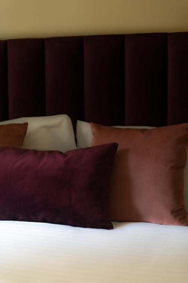 Palazzo Nana Suites & Apartments Наполи Екстериор снимка