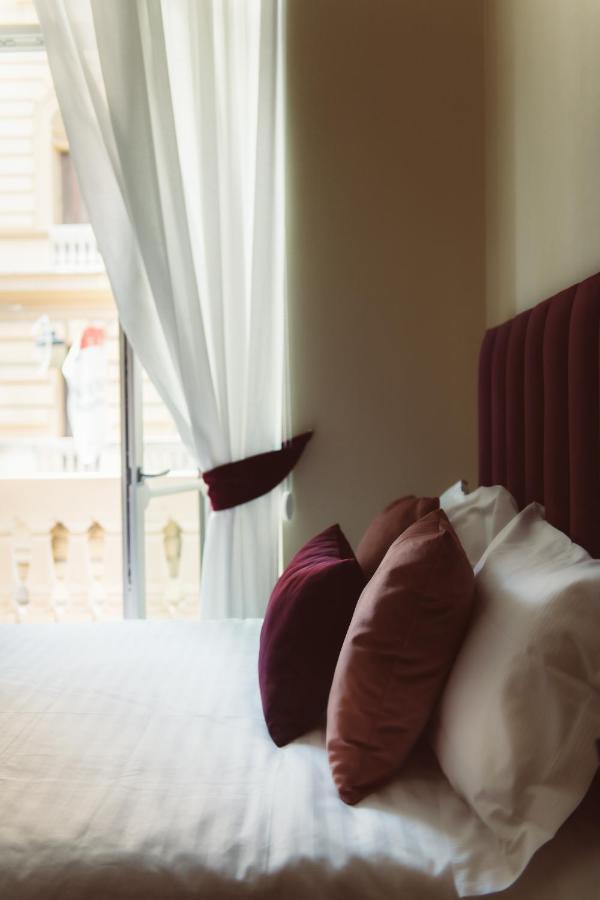 Palazzo Nana Suites & Apartments Наполи Екстериор снимка