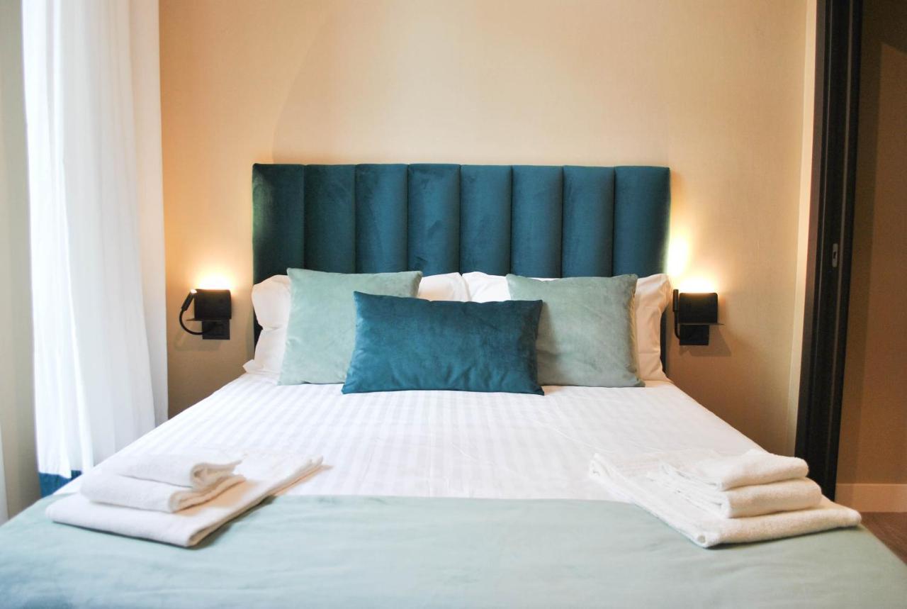 Palazzo Nana Suites & Apartments Наполи Екстериор снимка