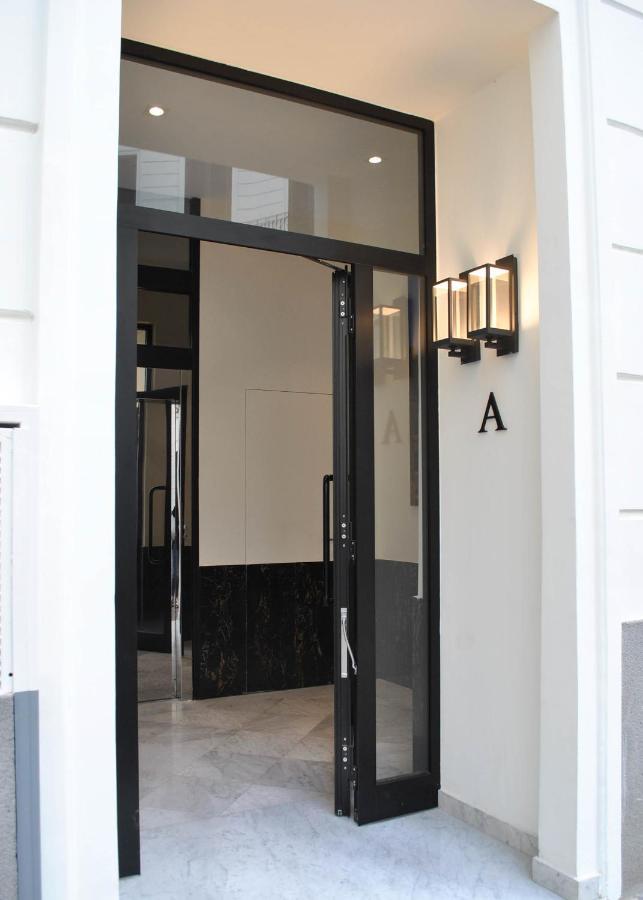 Palazzo Nana Suites & Apartments Наполи Екстериор снимка