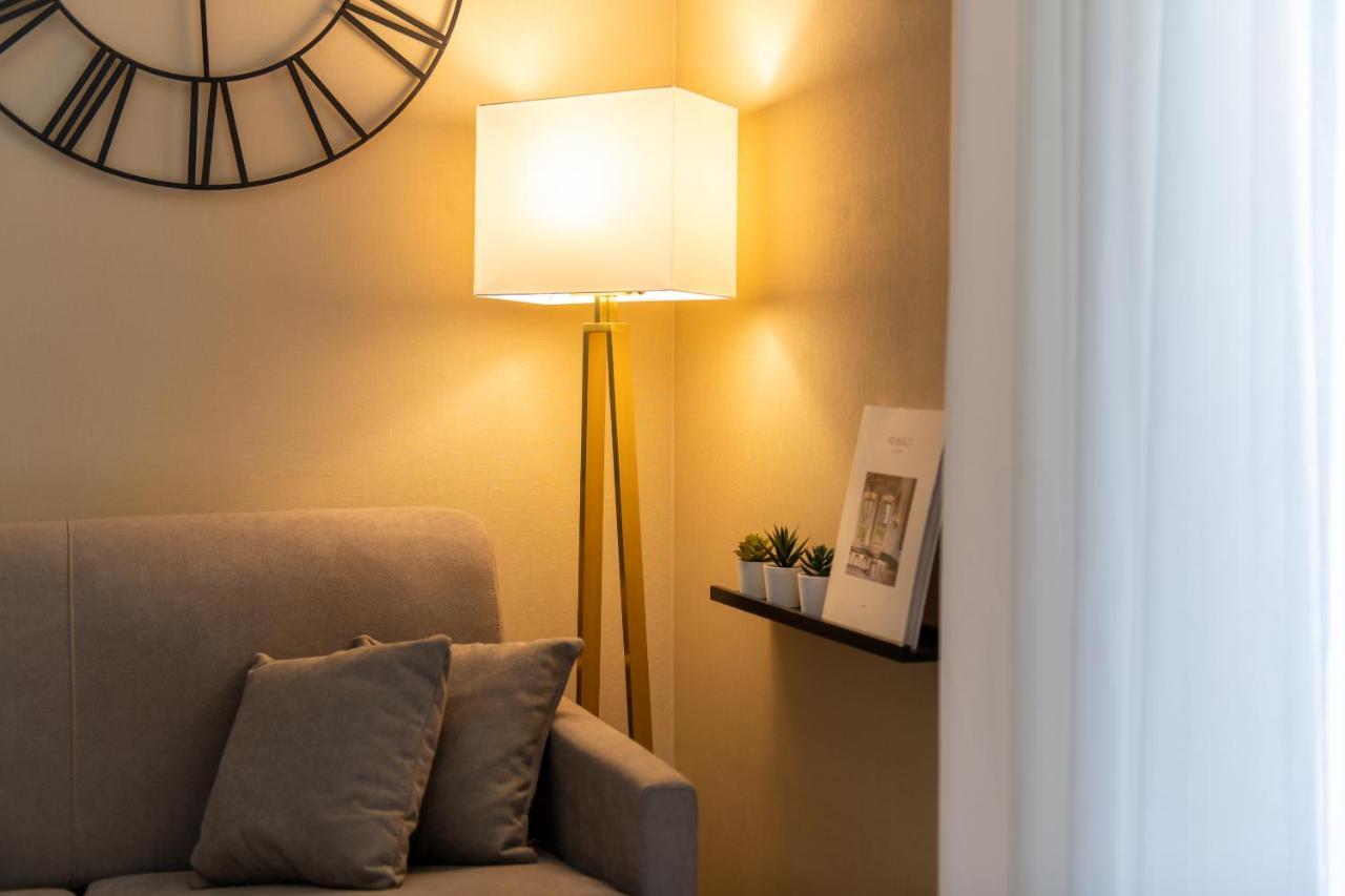Palazzo Nana Suites & Apartments Наполи Екстериор снимка