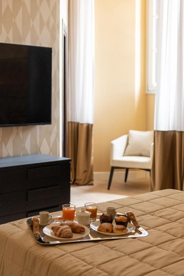 Palazzo Nana Suites & Apartments Наполи Екстериор снимка