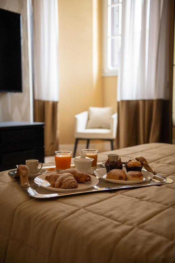 Palazzo Nana Suites & Apartments Наполи Екстериор снимка