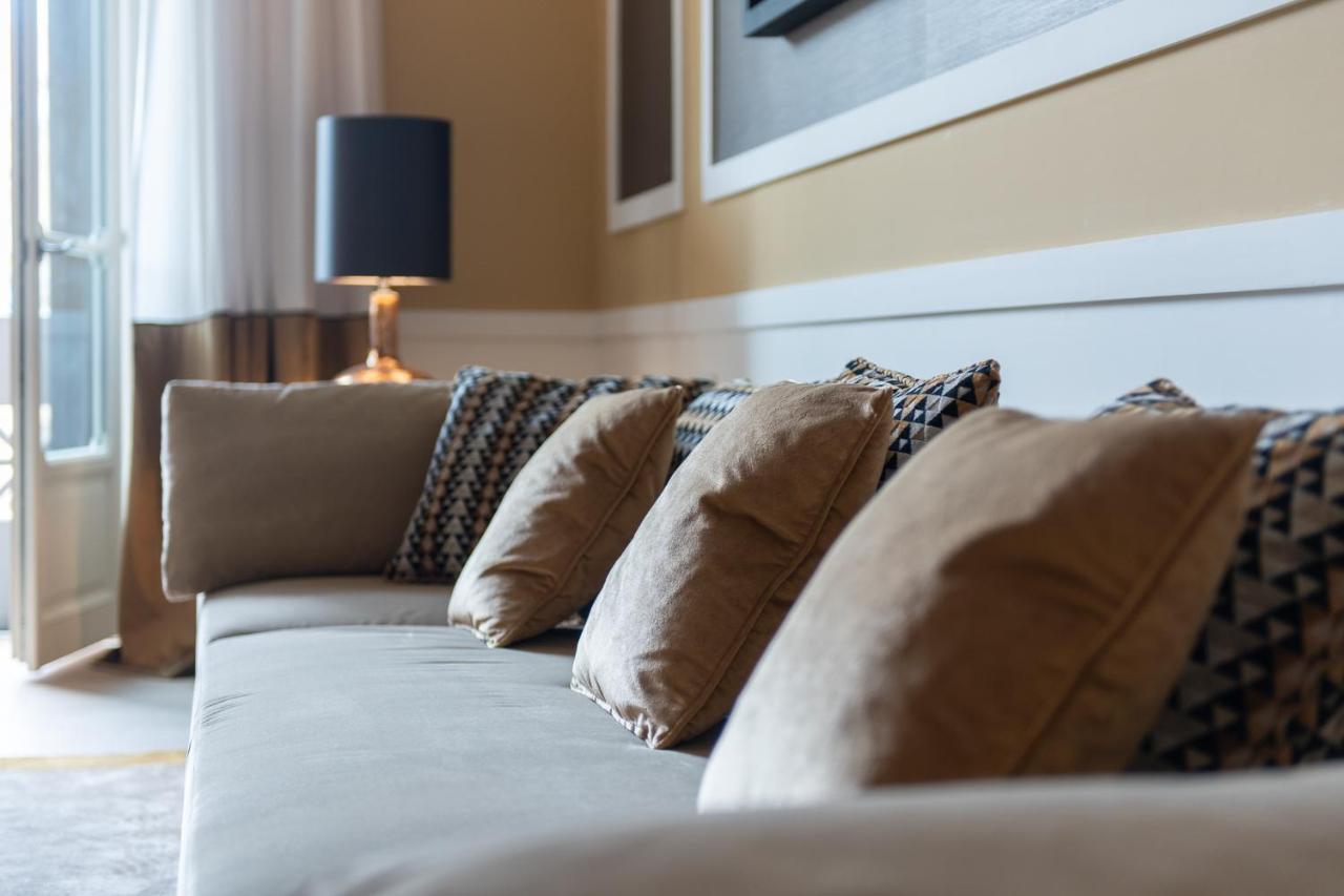 Palazzo Nana Suites & Apartments Наполи Екстериор снимка